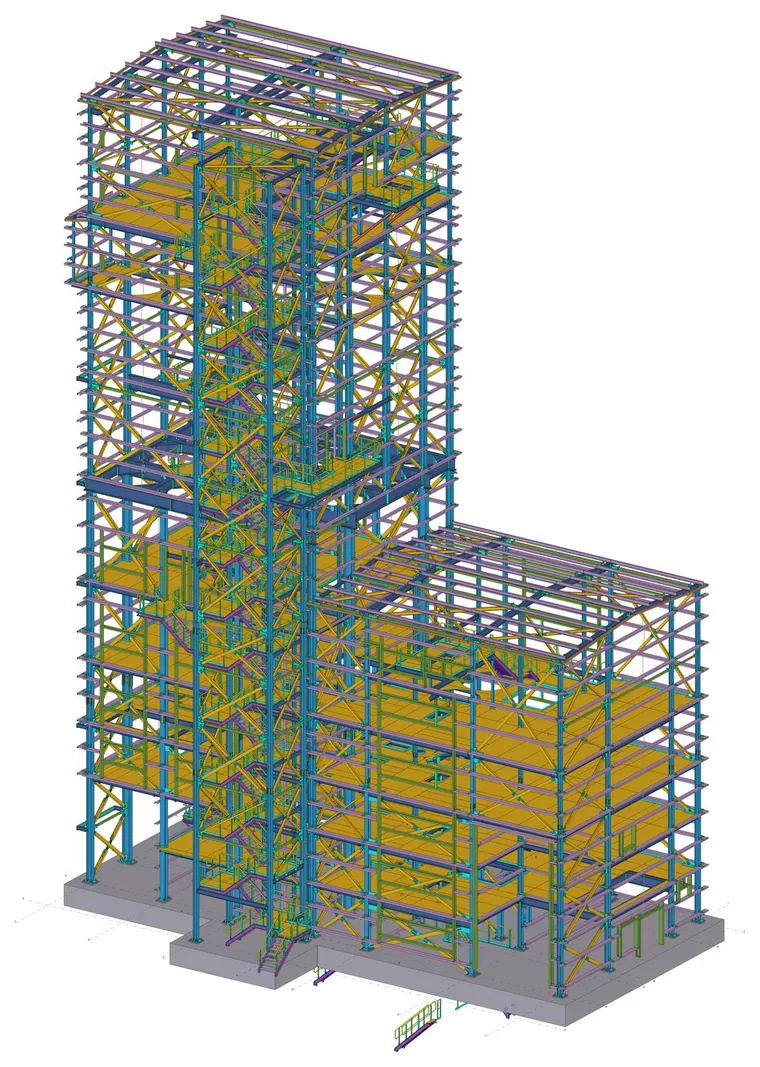 Modelo Tekla de la planta de proceso en Bulgaria: torre de estructura metálica de varias plantas junto a un edificio anexo, sobre losa de cimentación